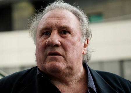    «Схватил её за бёдра, чтобы не поскользнуться». Депардье могут посадить в тюрьму на 5 лет за сексуальные домогательства