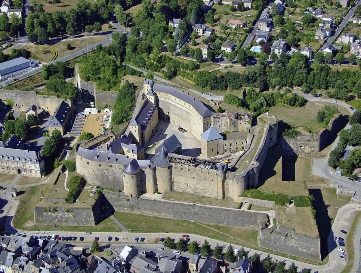 Замок города Седан, Франция