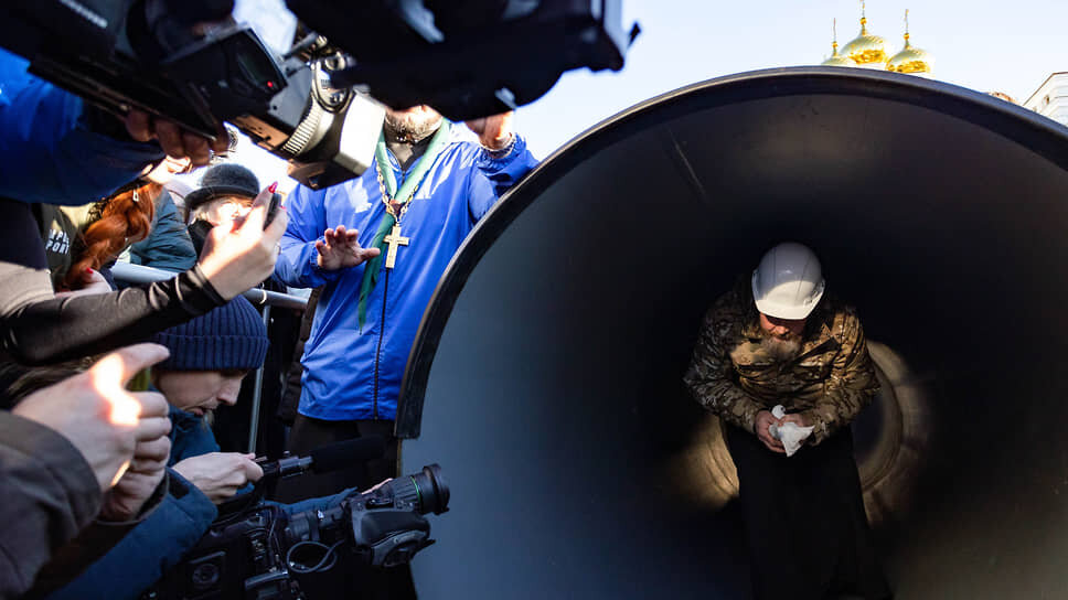 Открытие выставки "За гранью возможного", посвященной операции "Поток", у Храма-на-Крови в Екатеринбурге.📷Фото: Марина Молдавская / Коммерсантъ