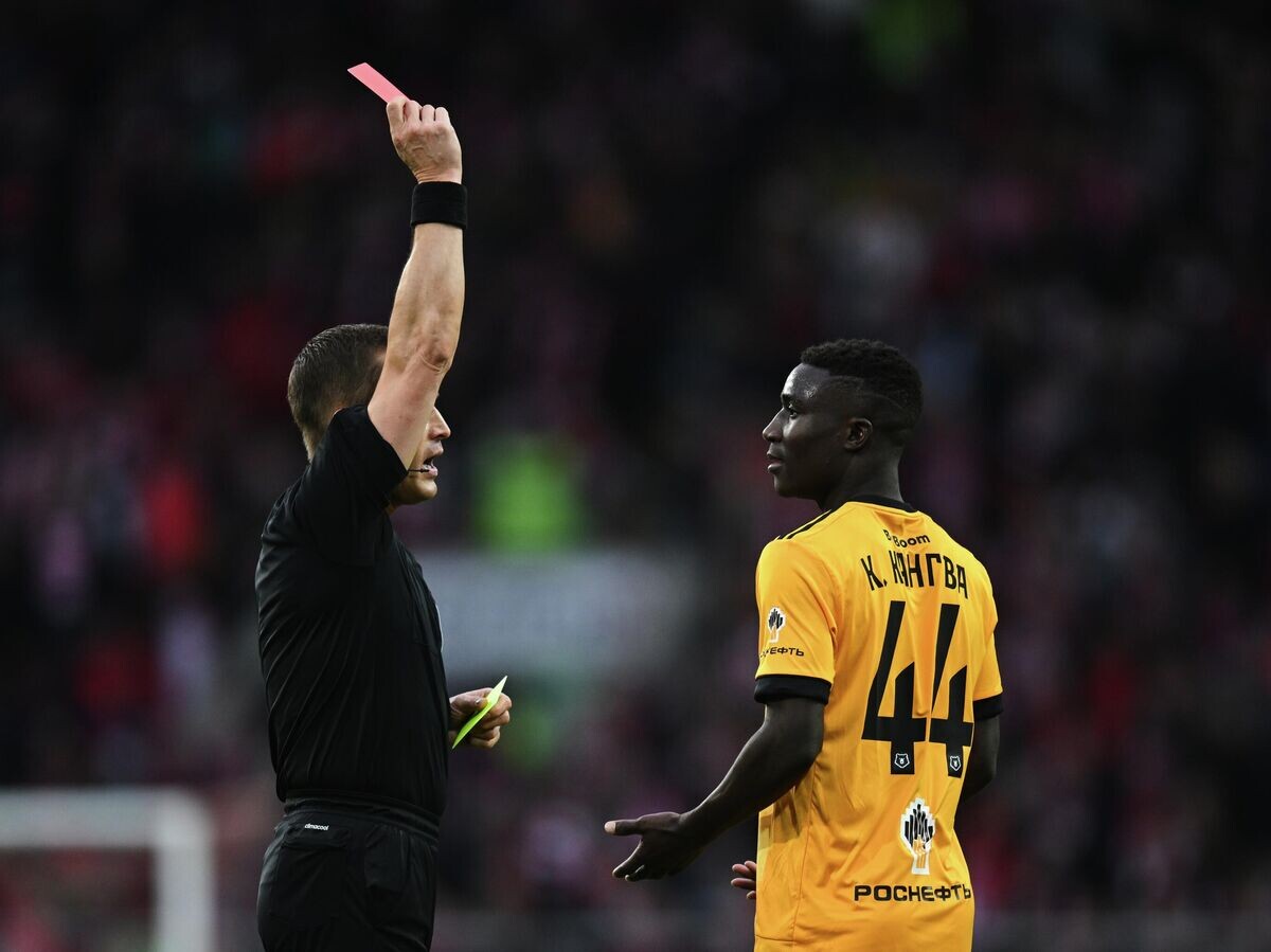    Владислав Безбородов и Кингс Кангва© РИА Новости / Владимир Астапкович