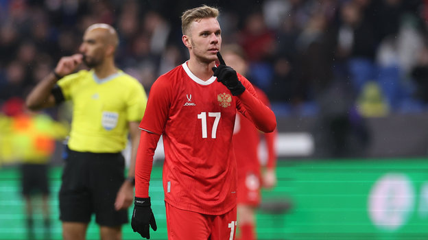 Максим Глушенков в матче с Замбией