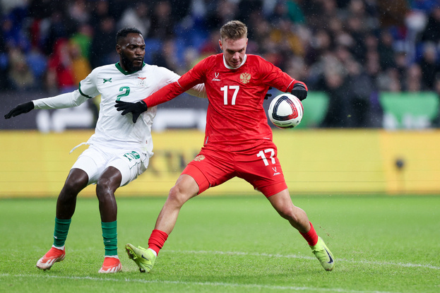 Максим Глушенков в матче с Замбией