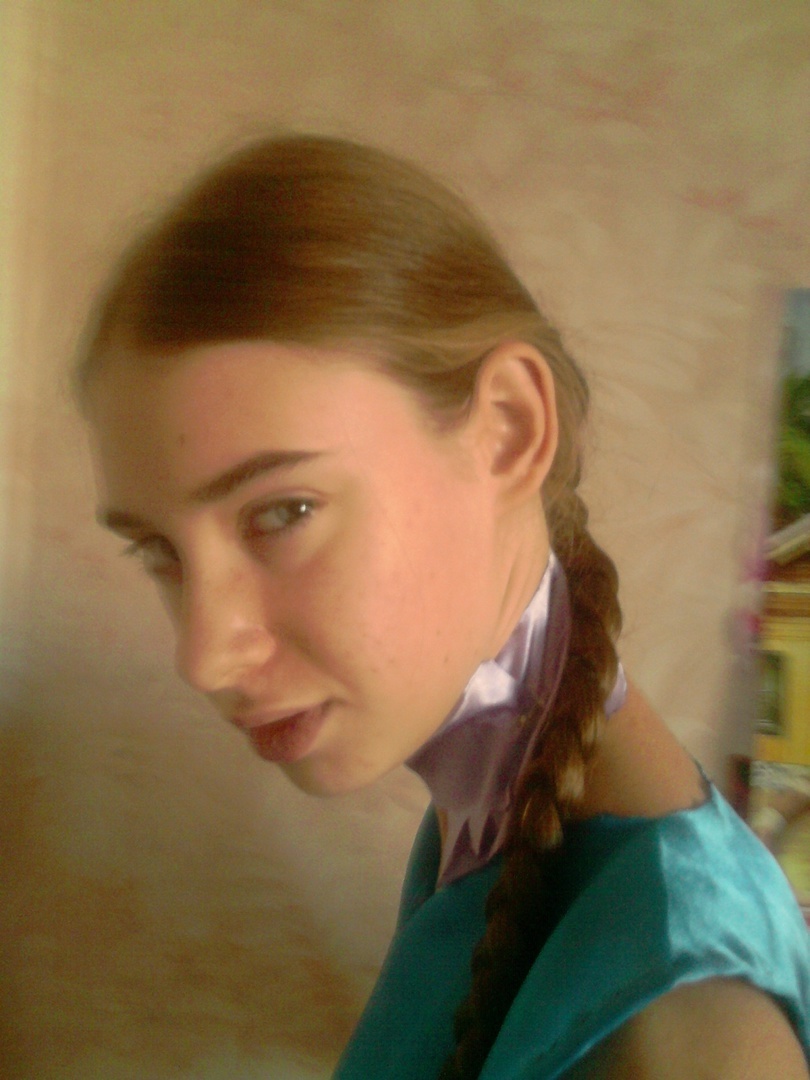 Ориби Каммпирр. Авторский костюм на Чародеек: совмещение элементов одежды из мультфильма и авторских. Постепенно оригинал становится с трудом узнаваем, его заменяют подобные топики и юбки других цветов, превращаясь в авторскую одежду и полностью теряя влияние оригинала © Copyright: Ориби Каммпирр