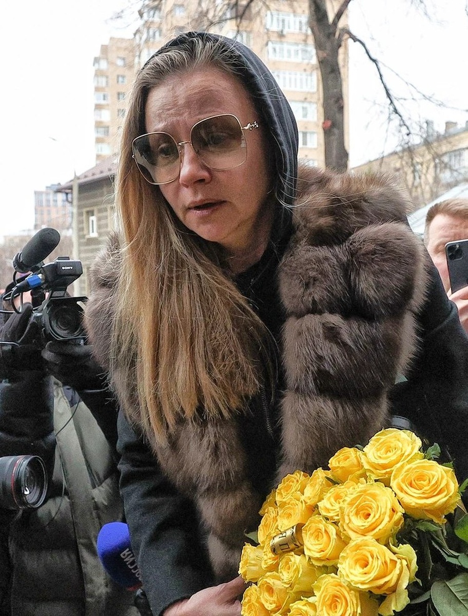    Мария Миронова поддерживала родную сестру в церкви Фото: Софья Сандурская/ТАСС