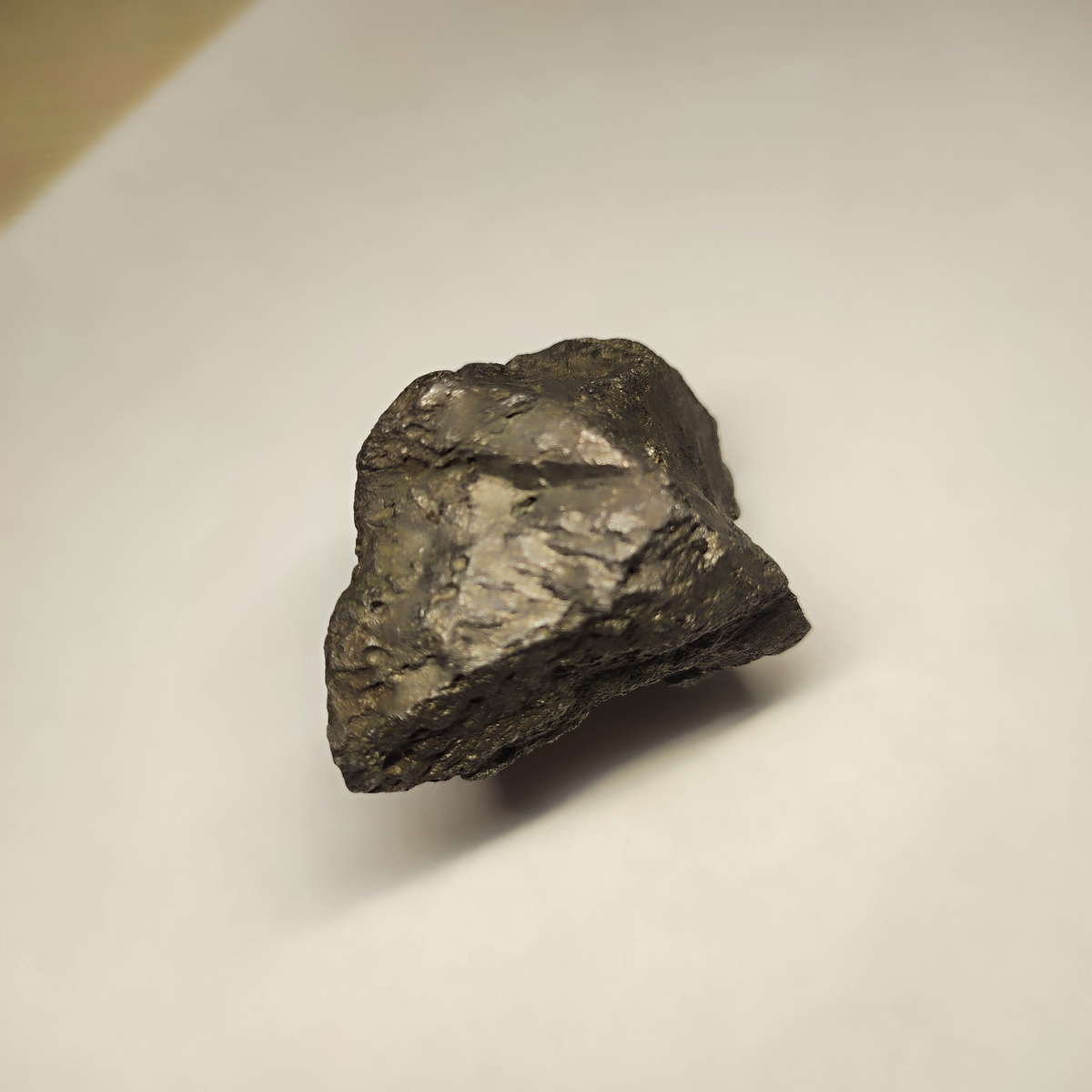 Пирит? Шунгит? Метеорит? 