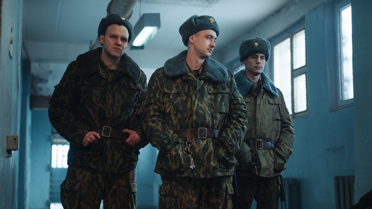 Кадр из сериала "Аутсорс"