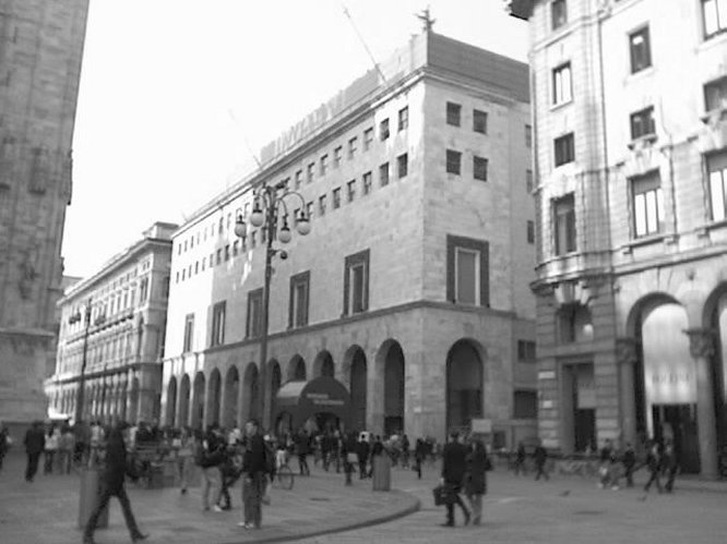 Архивное изображение универмага La Rinascente в Милане