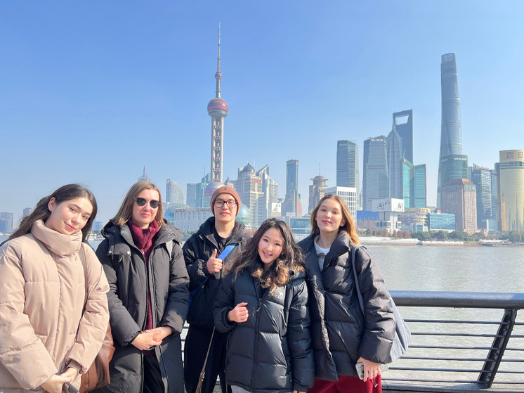     Венера Афанасьева - вторая справа. Фото: из личного архива.