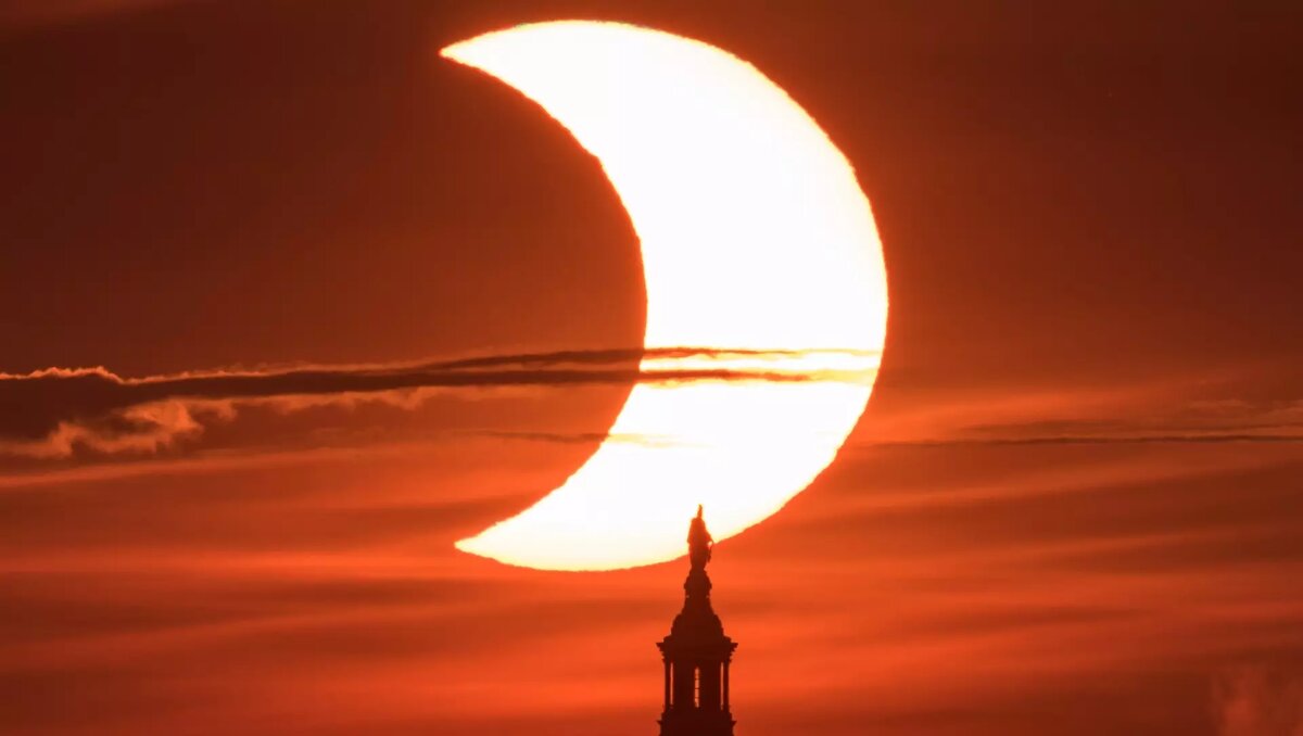 Общая продолжительность затмения составит примерно четыре часа. Фото: Public Domain