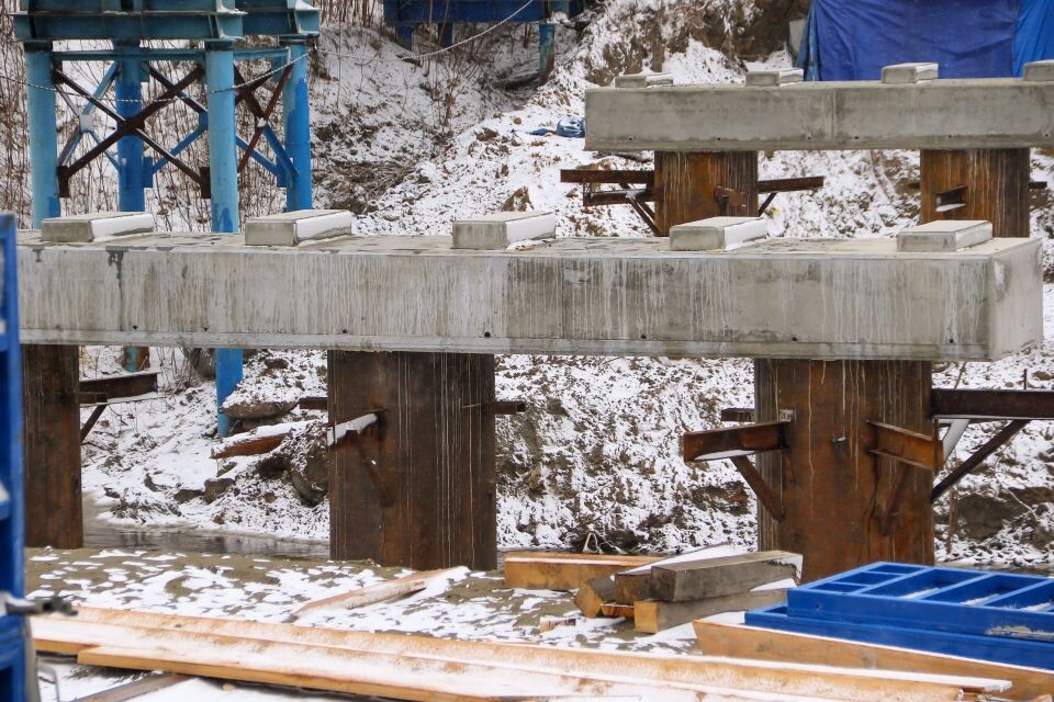    Строительство нового моста в проезде Ташкентском. Март 2025 года. Источник: Виталий Барабаш