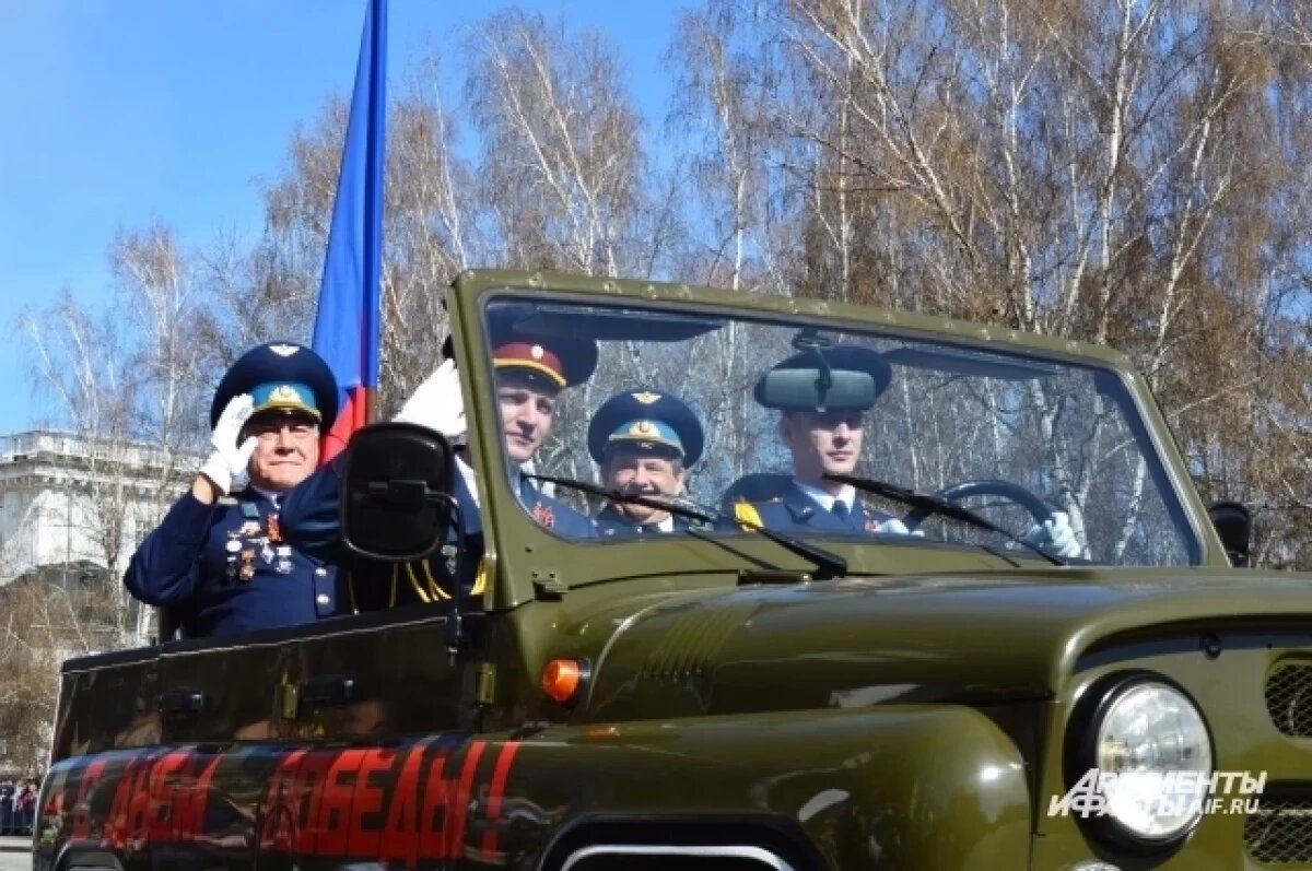    Марши в честь юбилея.