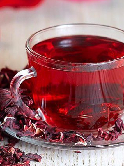 Напиток из лепестков суданской розы.