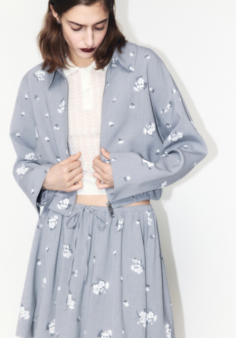 Серый бомбер с цветами 