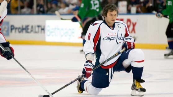    Овечкин забил в матче против "Виннипег Джетс", до рекорда Гретцки осталось 5 шайб ©Jai Agnish / Shutterstock / Fotodom