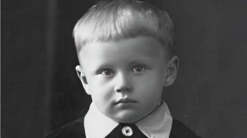 Олег Табаков в детстве
