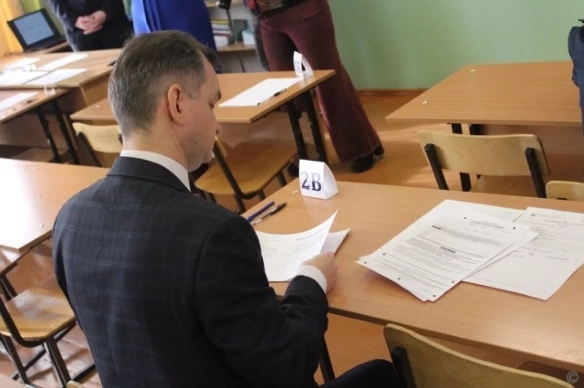    В Барнауле чиновники попробовали сдать ЕГЭ по математике