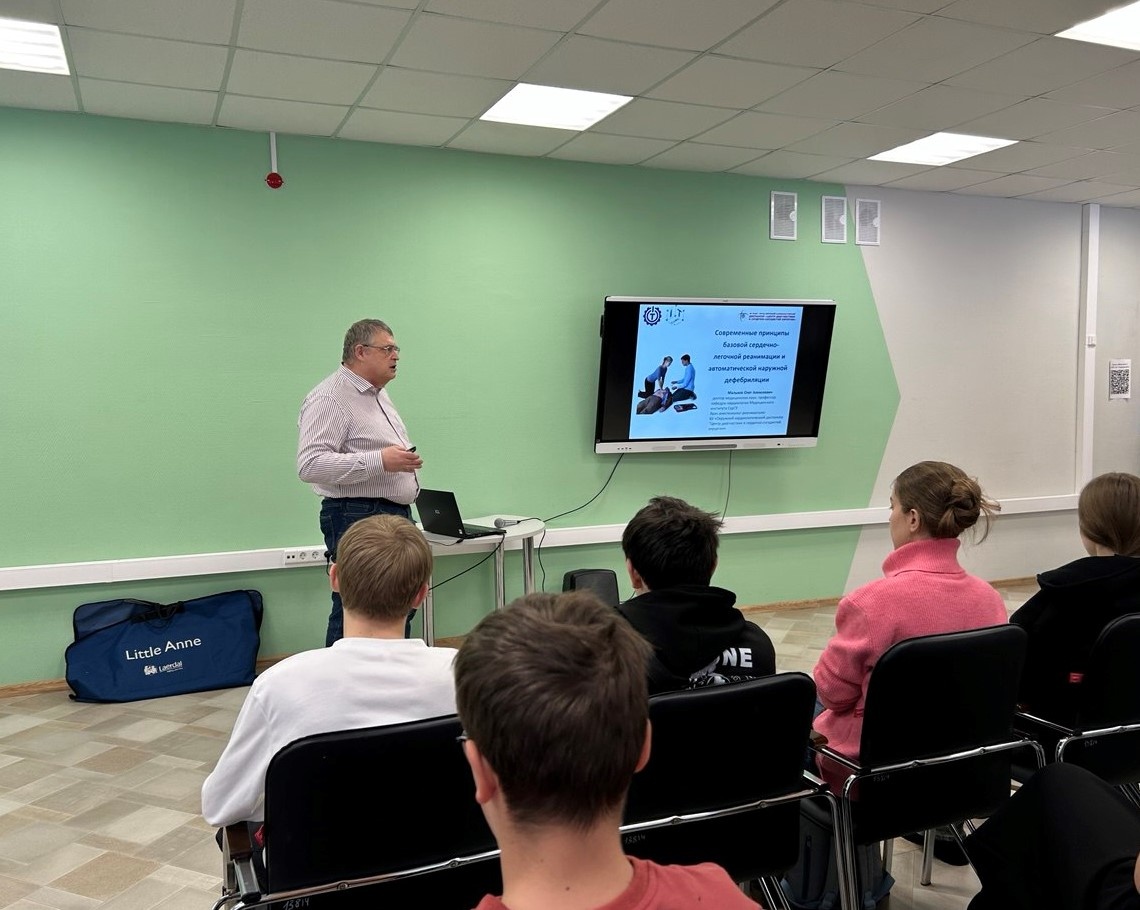    Школьники Сургута постигают навыки проведения сердечно-легочной реанимации