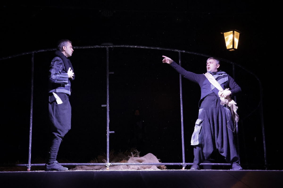 Фото: Спектакль "Шинель" / Сергей Голубев