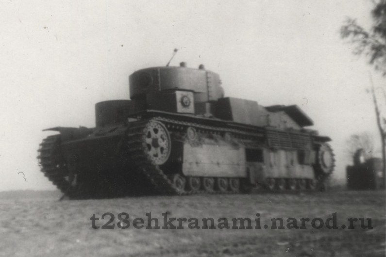 Танк Т-28 из 1-й Краснознаменной танковой дивизии в селе Ильеши (коллекция автора)