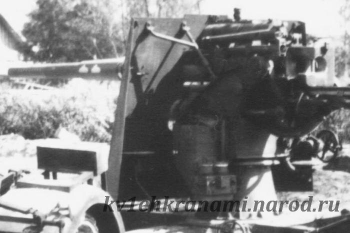 Уничтоженное немецкое зенитное орудие в районе села Ильеши (коллекция автора)