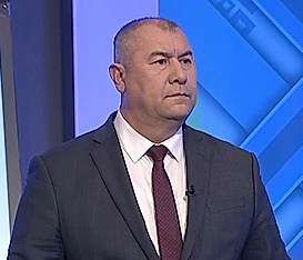 «В республике создали оперативный штаб, он работает круглосуточно. За ситуацией наблюдают с помощью дронов и пожарно-спасательного вертолета Ка-32. Во всех деревнях и селах местные администрации и сельсоветы организовали временные гидропосты, проводят мониторинг. С начала половодья затопило 121 жилой дом, 341 придомовую территорию, два садовых участка, 29 участков дорог, пять низководных мостов. По состоянию на вторник, 25 марта, остаются подтоплены 15 придомовых территорий, пять участков автодорог и один мост. Жителям, пострадавшим от большой воды, будет оказана финансовая помощь, в том числе по потере домашней живности».📷
