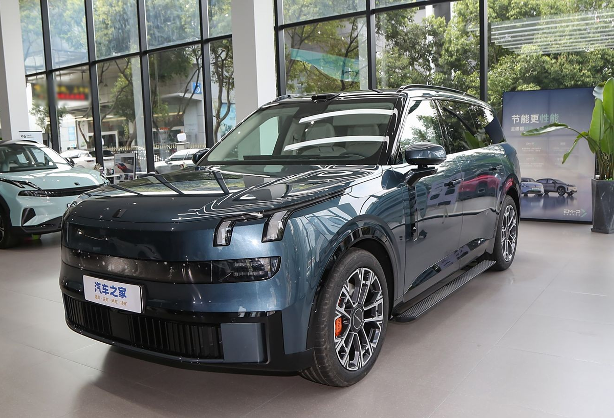 Lynk & Co 900