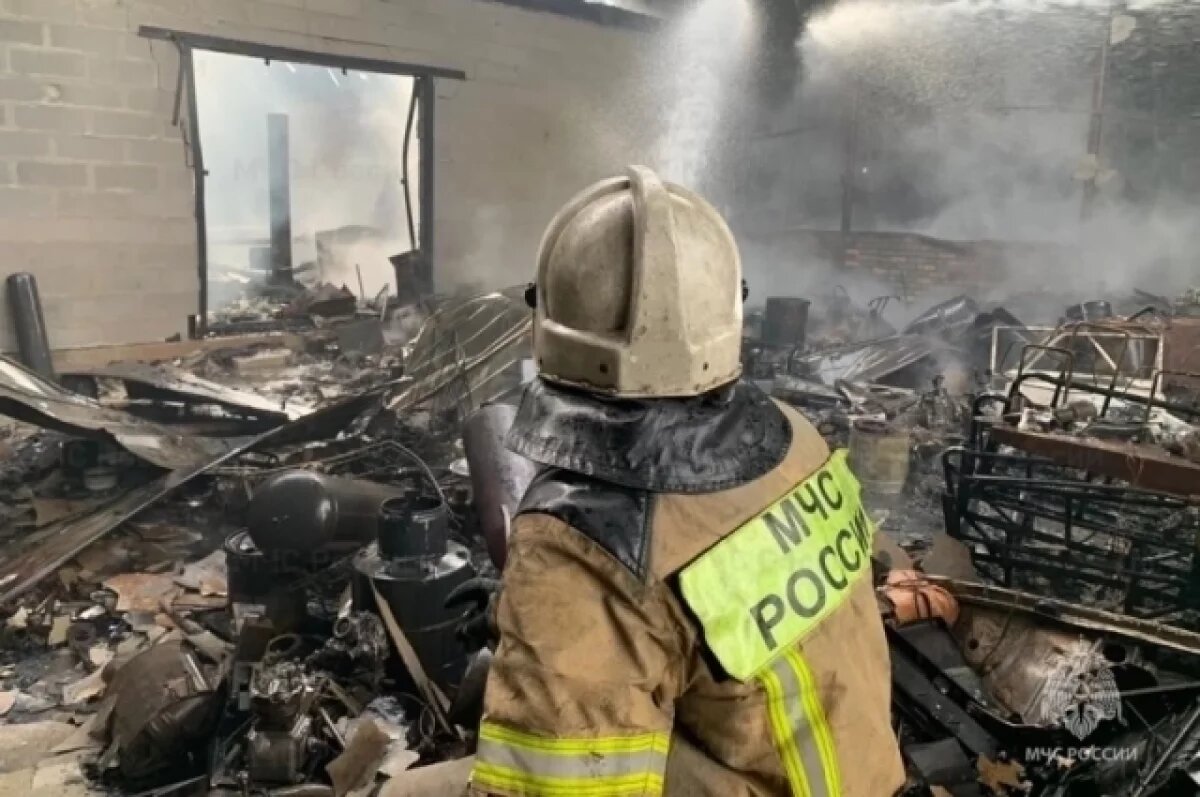    15 пожаров потушили свердловские спасатели за сутки