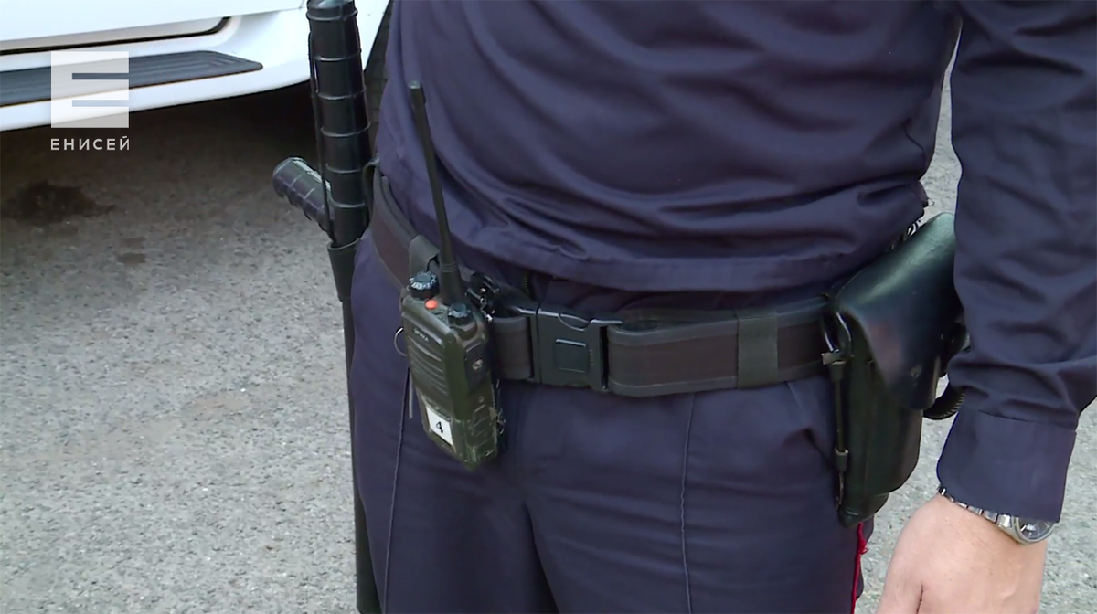     В Красноярске полицейского и двух его бывших коллег подозревают в получении взятки