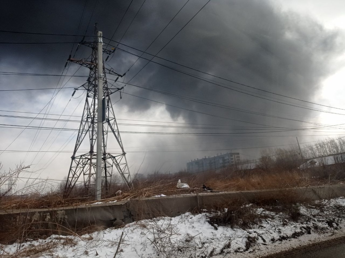     Крупный пожар на правом берегу Красноярска: что известно на данный момент