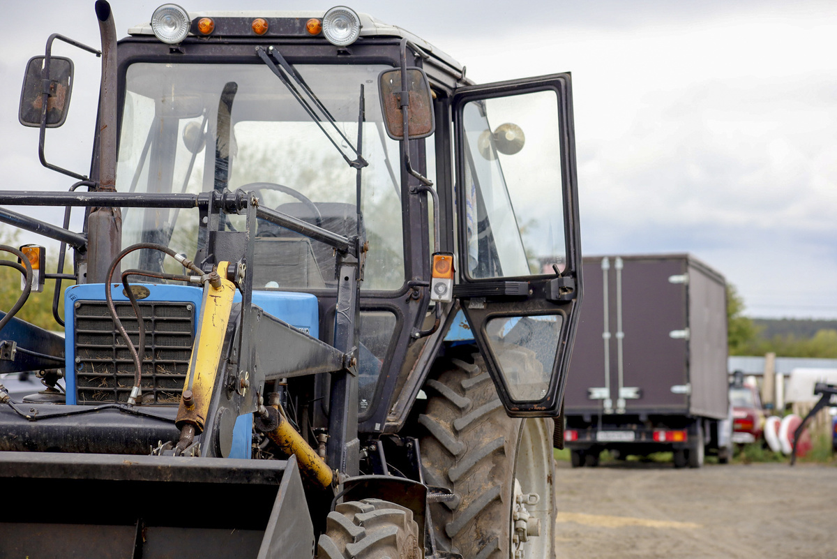 В деревне британец сразу купил трактор.  Фото: Фото: ФедералПресс / Елена Майорова