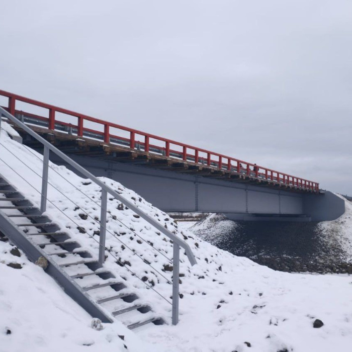 – Пять из одиннадцати мостов являются переходящими объектами, работы на которых начали в 2024 или 2023 годах, на шести задачи выполнят в течении дорожно-строительного сезона, – уточнил министр транспорта Иркутской области Максим Лобанов.
