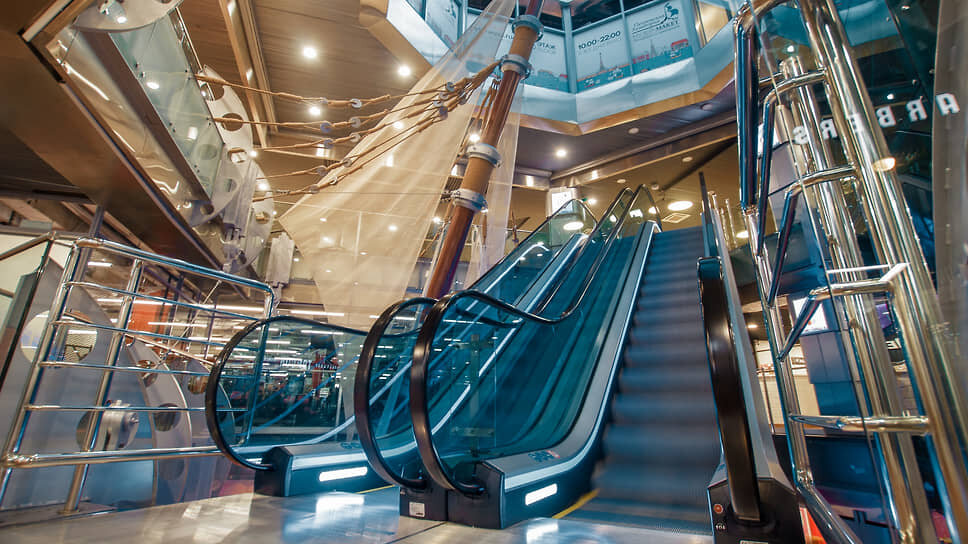 Интерьеры торгового комплекса «Адмирал» у станции метро «Адмиралтейская».📷Фото: vk.com / tkadmiral