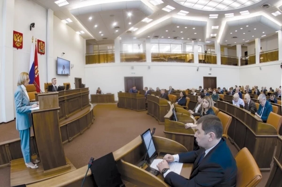    Депутаты обсудили 32 вопроса.