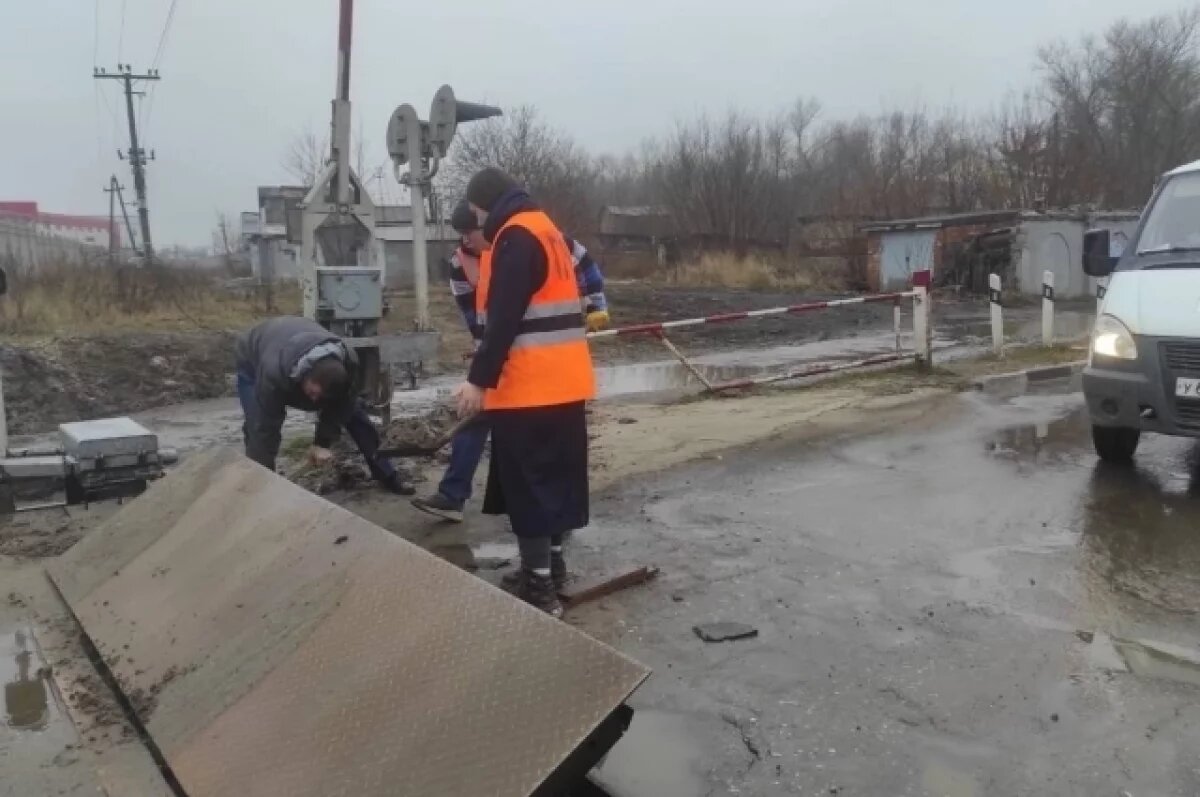    На автоподходе к ж/д переезду на улице Столетова в Туле затруднено движение