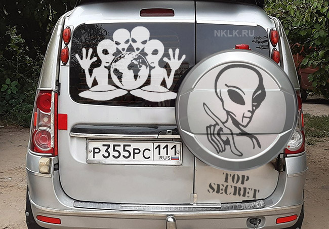 Наклейки на автомобиле