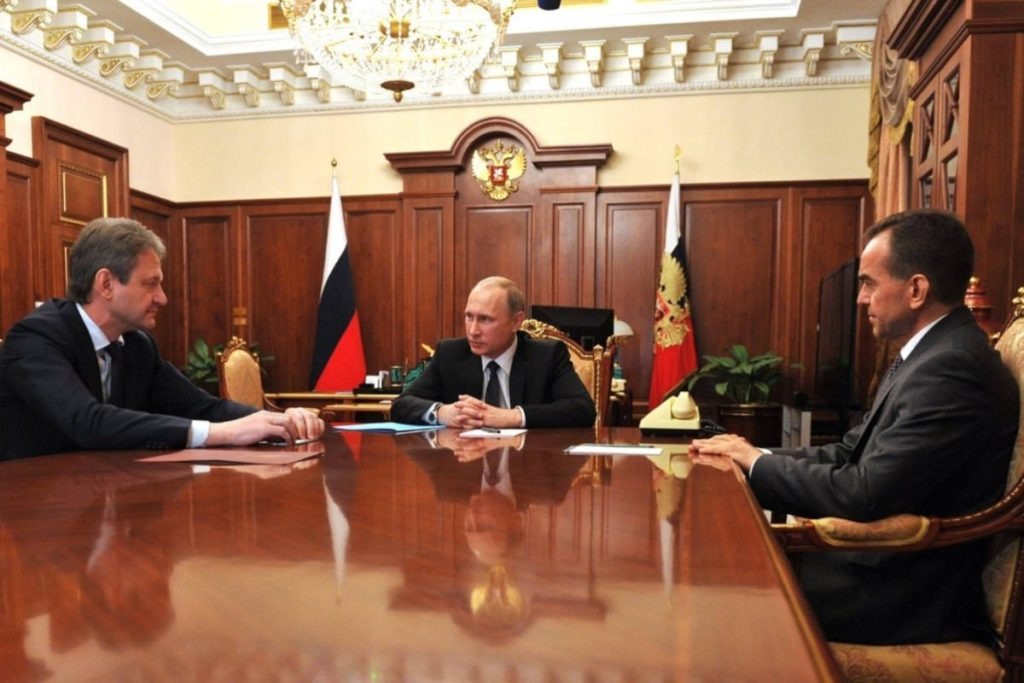    Александр Ткачёв (слева), Владимир Путин и Вениамин Кондратьев. Фото пресс-службы Президента РФ. Знамя Труда