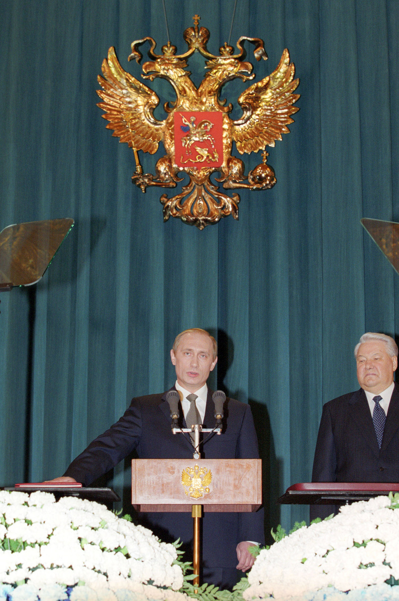    Избранию Путина президентом предшествовала череда кровавых терактов и нападение боевиков на Дагестан. Именно тогда он сказал знаменитую фразу о неизбежности наказания террористов, которая нашла поддержку в народе / РИА Новости