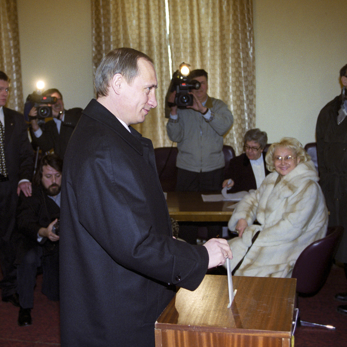    На своих первых выборах 26 марта 2000 года Владимир Путин получил 52,94% голосов. В общей сложности за него проголосовали почти 40 млн человек / РИА Новости