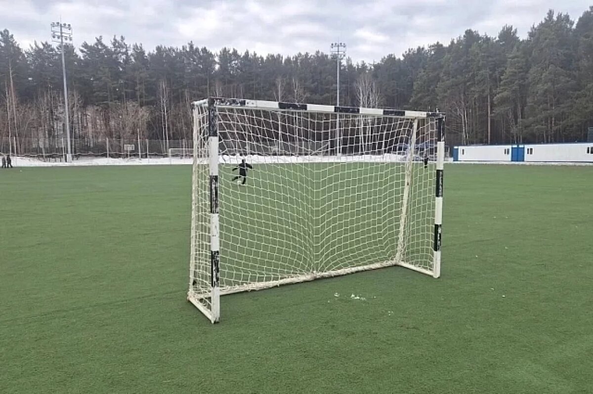    Футбольные ворота упали на 11-мальчика в Екатеринбурге