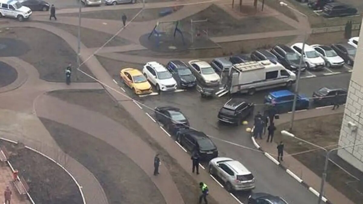    Обстановка во дворе ЖК «Ольгино Парк».