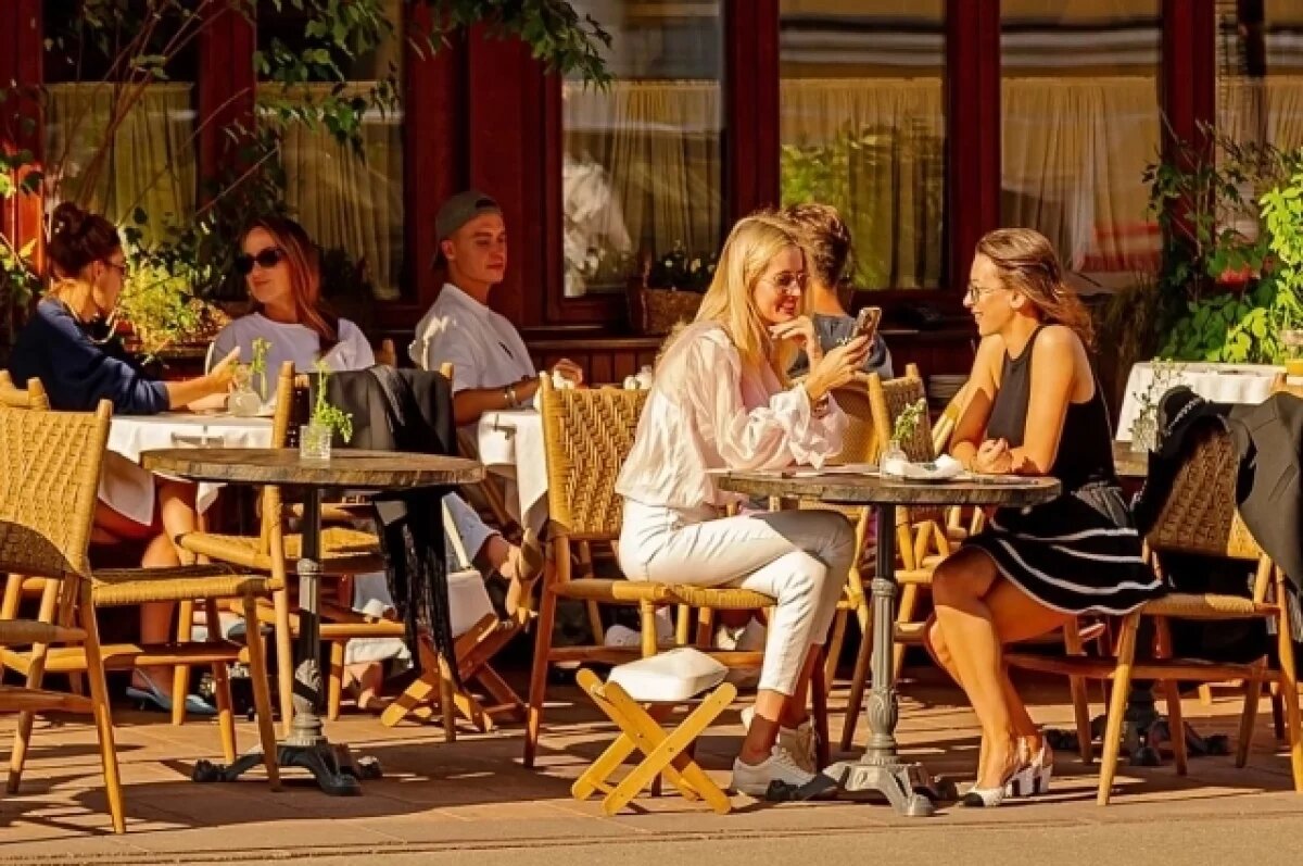    Сергей Собянин упростил порядок размещения летних веранд кафе и ресторанов