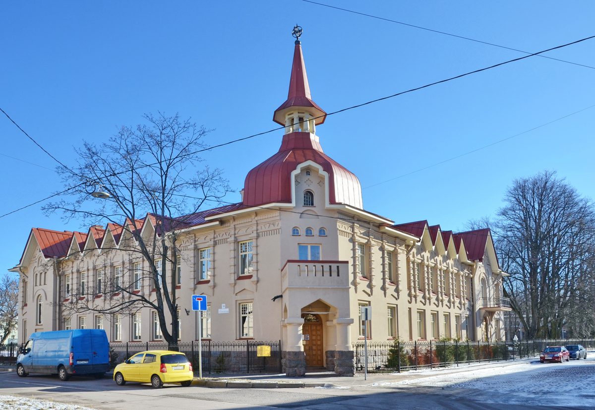 Сказочный замок в городе-крепости на Балтийском море: как усадьба адмирала Лазарева превратилась в отель