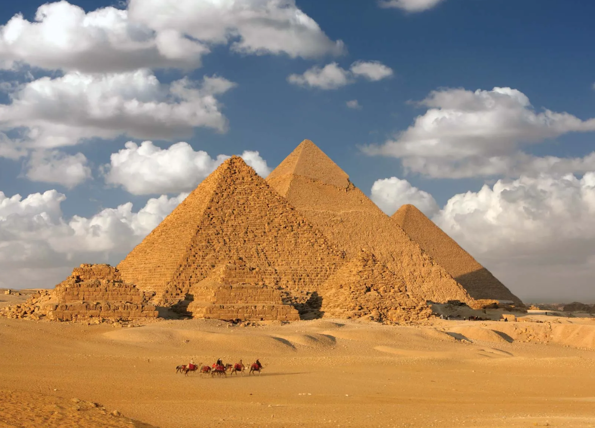 Самое древнее из семи чудес света Пирамиды Гизы, Египет.