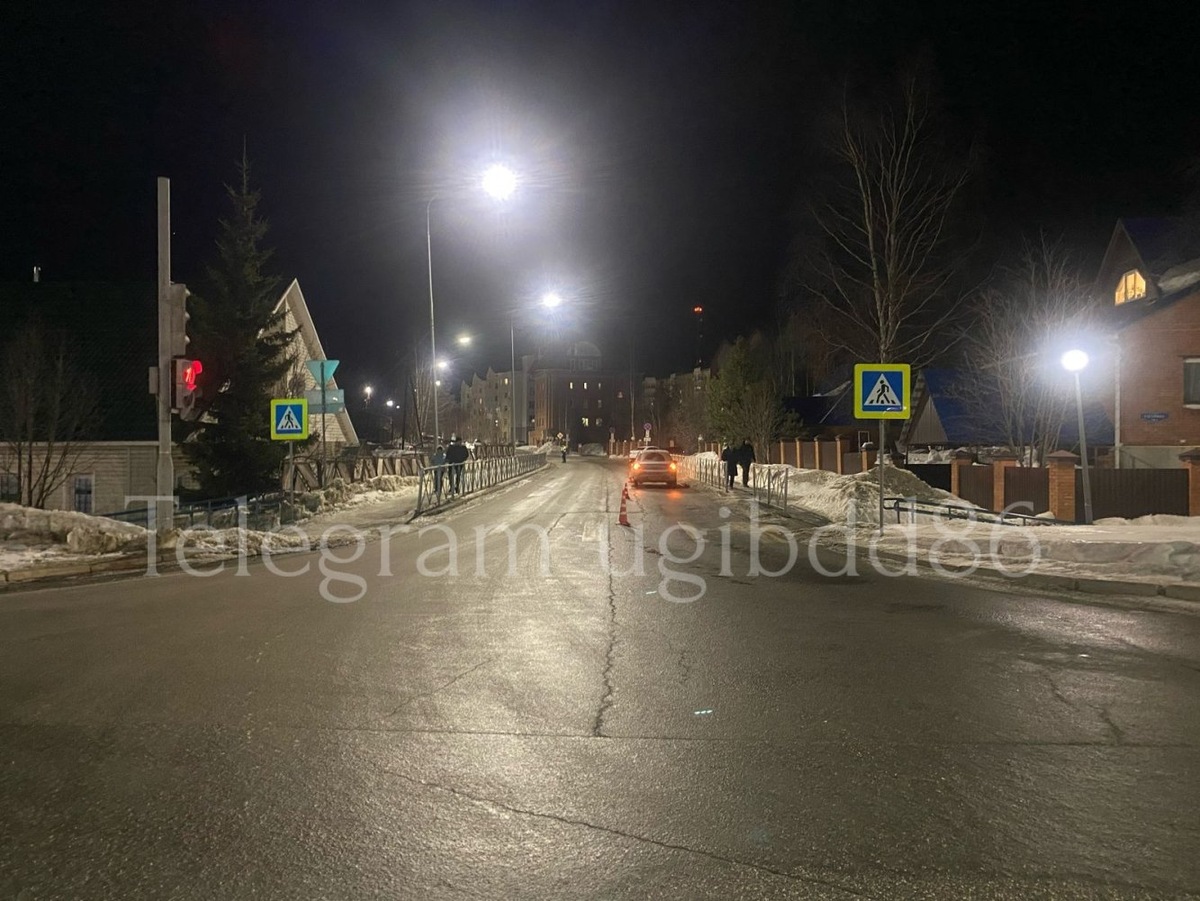    В столице Югры автомобиль сбил женщину на пешеходном переходе