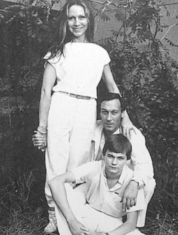 Фото: Людмила с мужем и сыном 