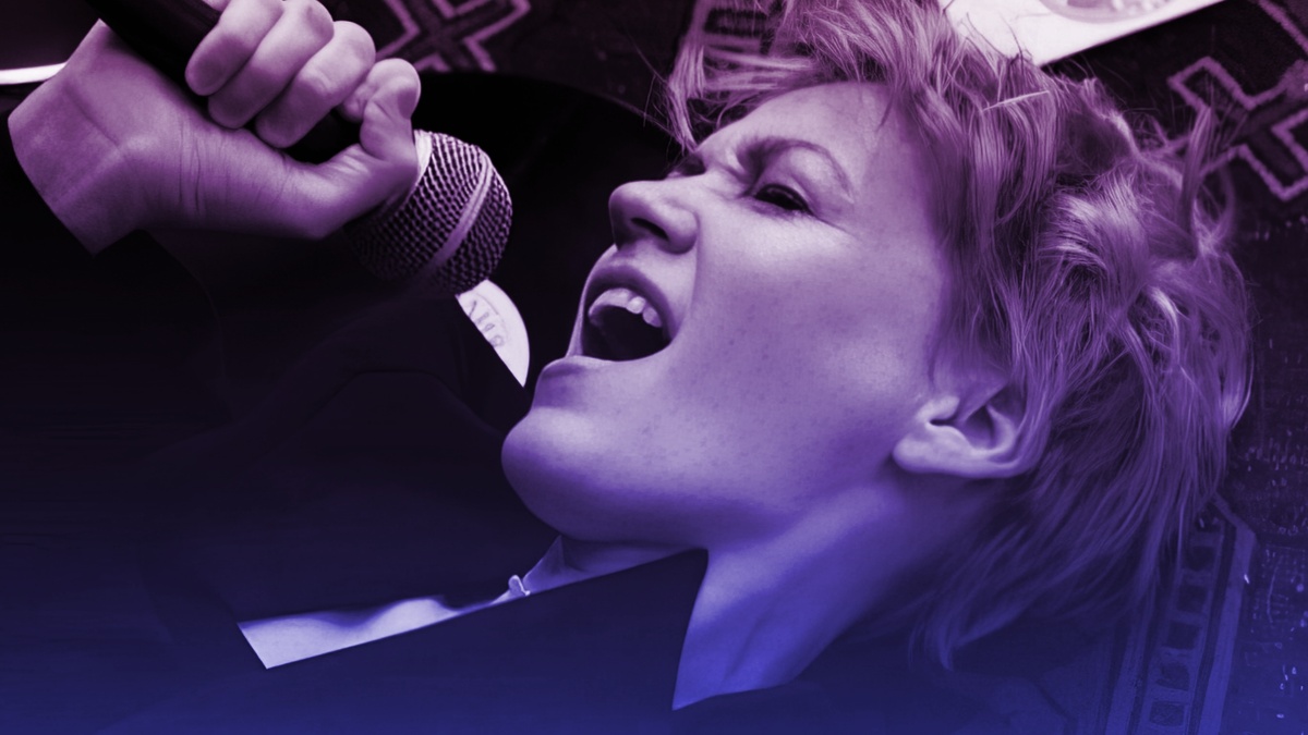 На обложке — Анна Ворфоломеева