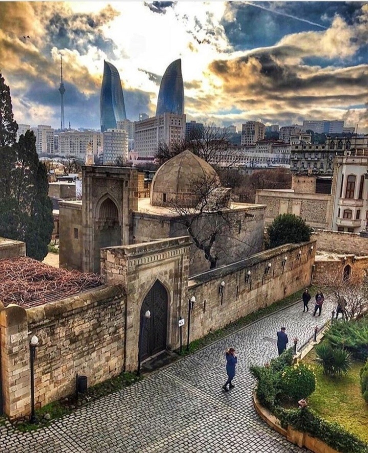 Баку знаменит своей архитектурой. 