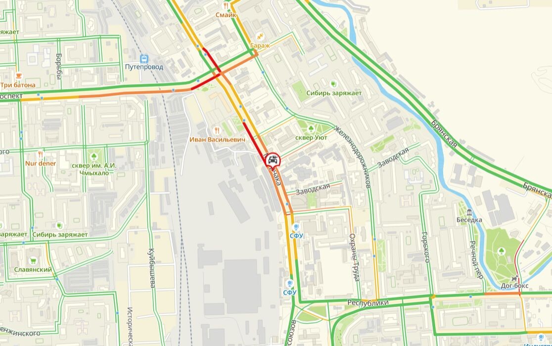     На Маерчака в Красноярске образовалась пробка из-за аварии