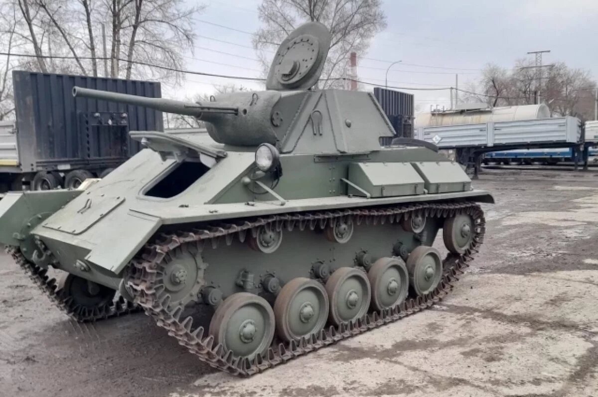    В Кузбасс прибыл боевой военный танк Т-70, который проедет 9 мая в Кемерове