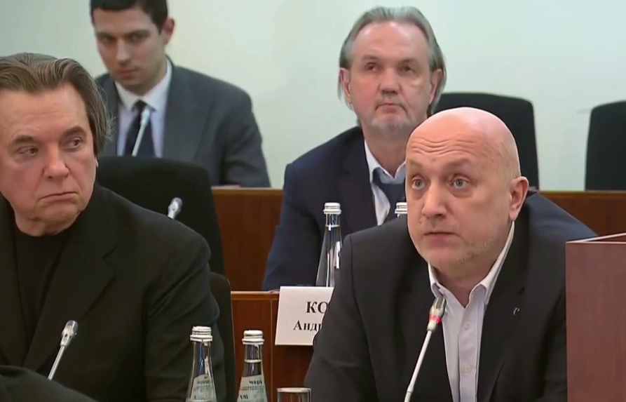    Захар Прилепин назвал вопрос болезненным и требующим скорейшего решения